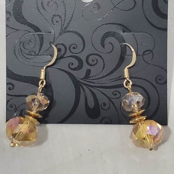 Inter-American set features three pairs of elegant dangle earrings - Picture 9 of 14